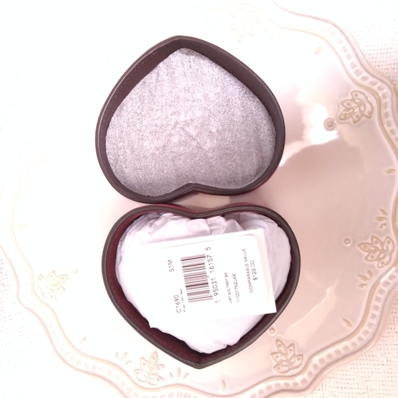 NWT Coach Heart Signature Khaki Red Trinket Box - Picture 6 of 13